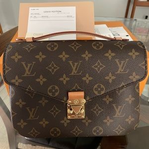 Louis Vuitton Pochette Metis Crossbody Brown Canvas